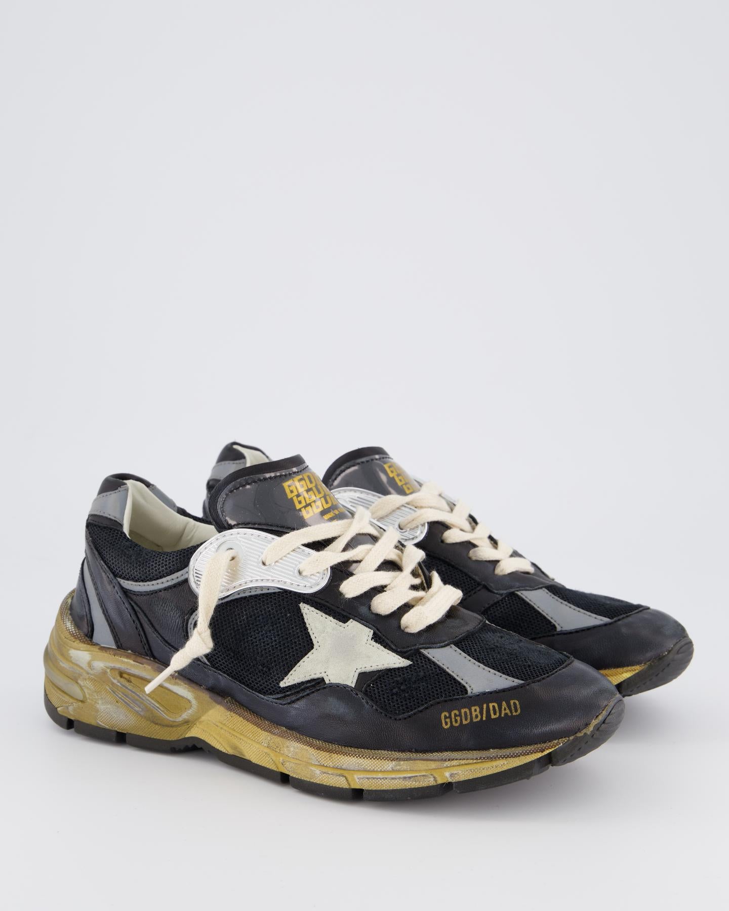 Order Golden Goose Sneakers online at Eleganza Eleganza