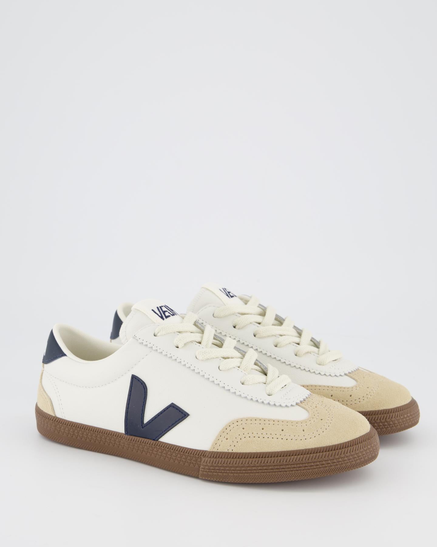 Shop Veja sneakers for women and gentlemen now at Eleganza Eleganza